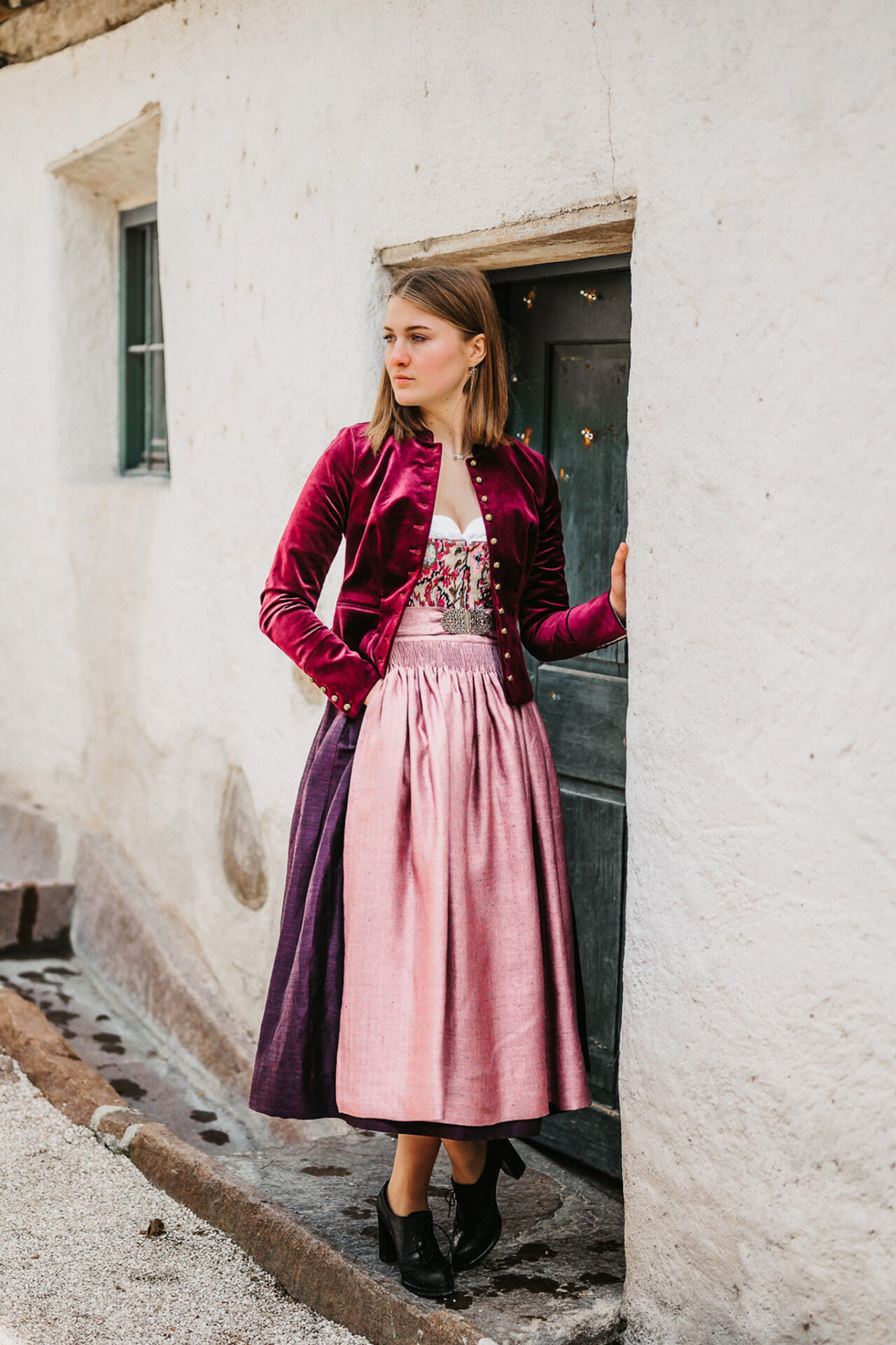 Dirndl “Antonia” Preiselbeer