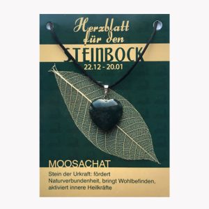 Herzblatt für den Steinbock – Moosachat Herz Anhänger auf großer Karte