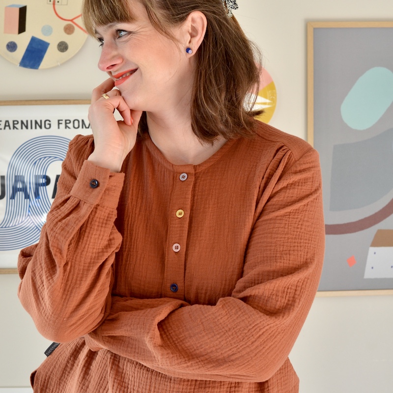 Bluse aus Musselin, Farbe toffee – Bild 2