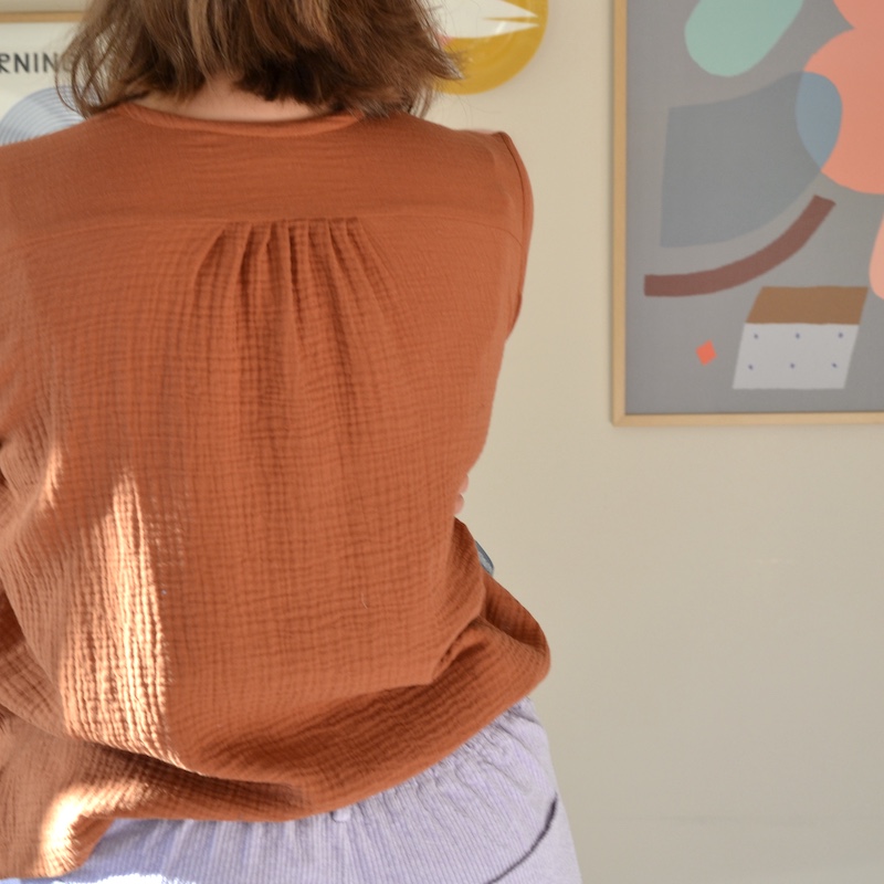 Bluse aus Musselin, Farbe toffee – Bild 6