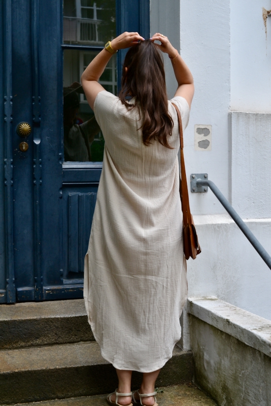 HEMDKLEID – Bio-Baumwoll-Gauze, Farbe Beige – Bild 4