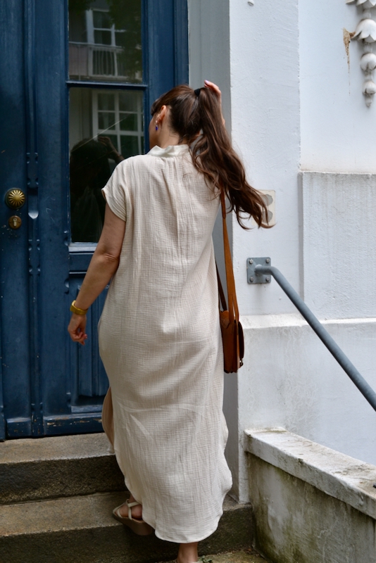 HEMDKLEID – Bio-Baumwoll-Gauze, Farbe Beige – Bild 3