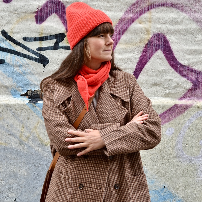 MIKA Mütze strong orange / dark purple / light lavender – Bild 2