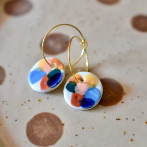 Creole #03 mit rundem Porzellananhänger “multicolour”