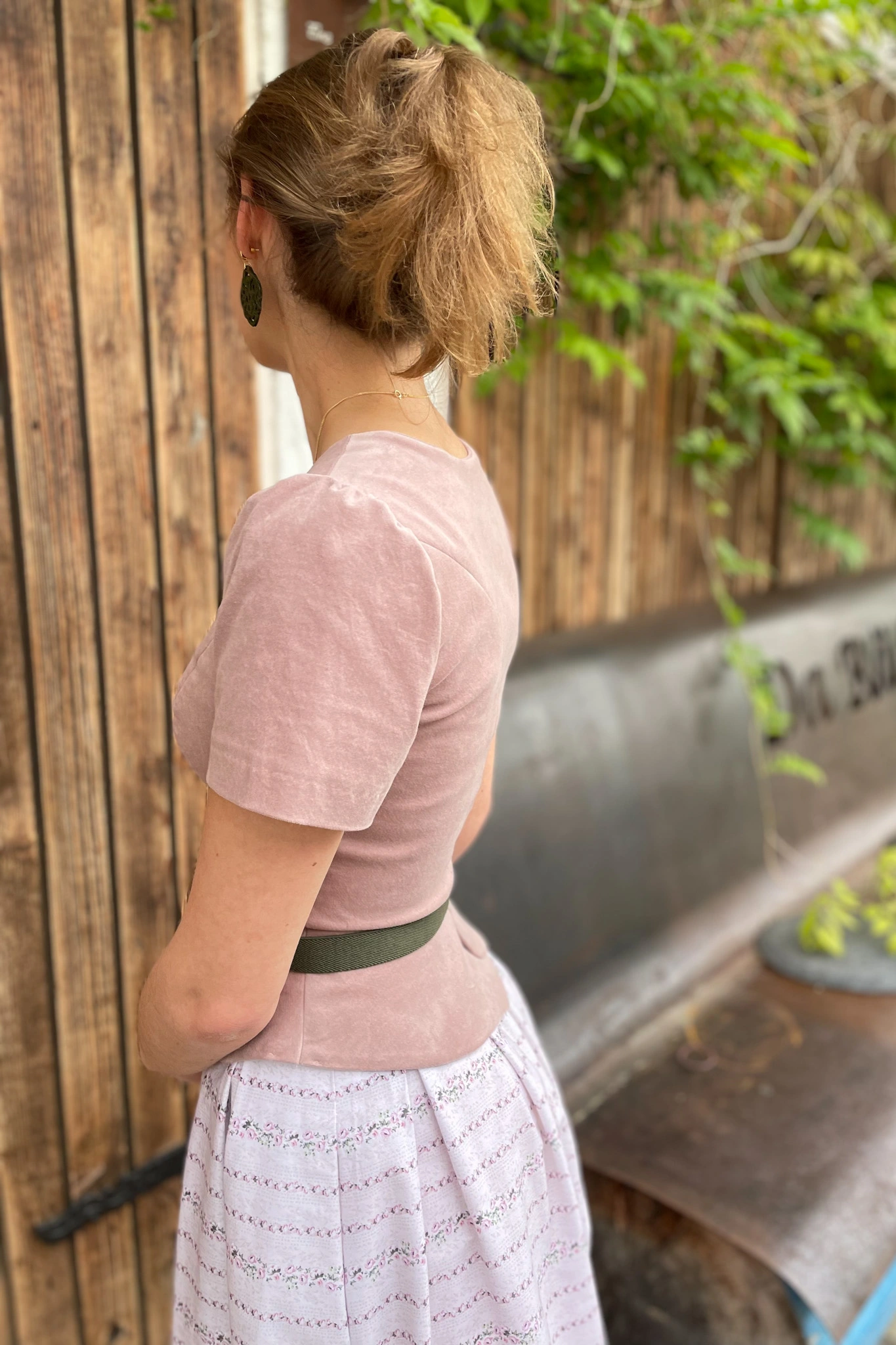 Spenzer “Olena” zartrosa-Stretch-Samt – Bild 2