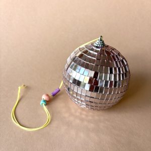 Discokugel 10ø an gelben Band und Perlen