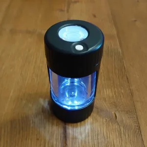 Sherlock Hemp. Lupe + Behälter mit LED + Grinder